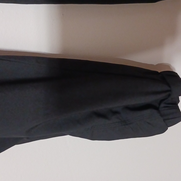 Athleta size 2 Black Elastic waist drawstring 4 zippered pockets cropped Polyst. - Picture 4 of 7